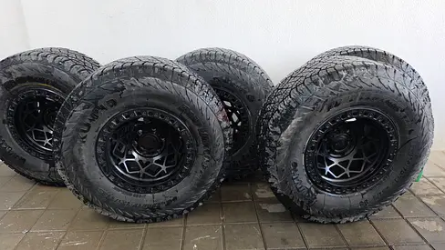 Feul beadlock rims 17" for bronco