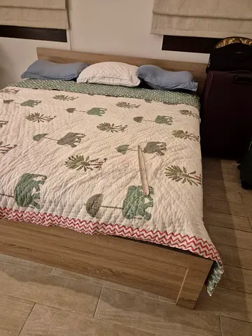 King size bed.. no mattress