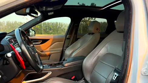 صورة 9 لـ 2017 Jaguar F-PACE