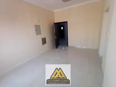 غرفة وصالة بالعالية، بناية جديدة، 2 حمام، تكييف مركزي، قريبة من الخدمات ومخارج دبي والشارقة، 28 ألف.