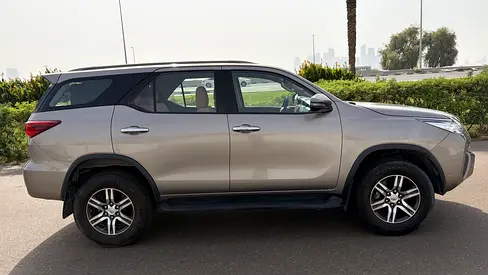 2020 Toyota FORTUNER — миниатюра 8