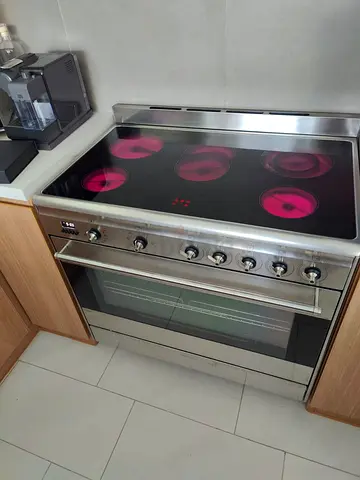 High Quality Smeg Italian 5 Eyes Full Electric Ceramic Cooker Range Size 90×60 cm
