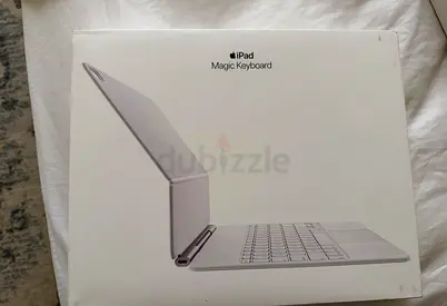 Apple Magic keyboard for iPad Air 13 M3/M4 English-Arabic white excellent conditions 850 Dhs.