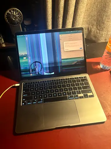 MacBook Air M1 256gb 86% battery, broken screen