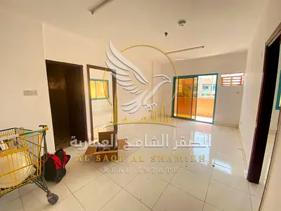 شقه غرفتين وصاله بمنطقة البوطينه الشارقه بلكون اطلاله مفتوحه عقد عزاب صريح صيانه مجانيه تسهيلات بالسداد قريب من صيدليه شرقان