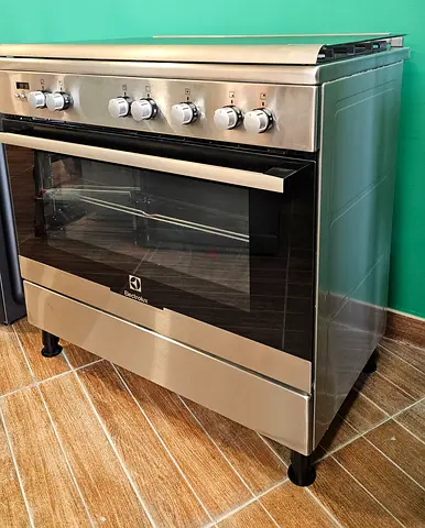 URGENT SALE: Electrolux Gas Range & Electric Oven (Like New + Warranty) - Used 3 Months!