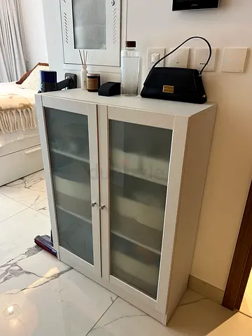 White Glass-Door Cabinet – Excellent Condition
