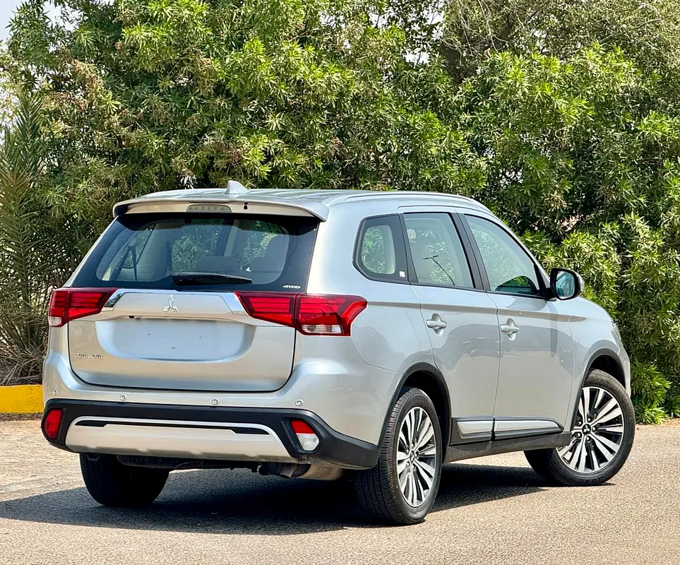 Mitsubishi Outlander 2023