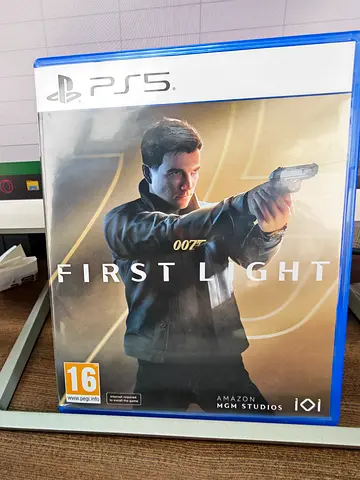 PS5 - 007: First Light (Physical Disc) SPECIALIST EDITION