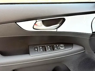 صورة 14 لـ 2025 KIA K3