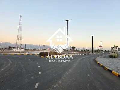 قطعة أرض تجارية/سكنية - على شارعين - طابق أرضي + 4 طوابق - ملكية حرة لجميع الجنسيات