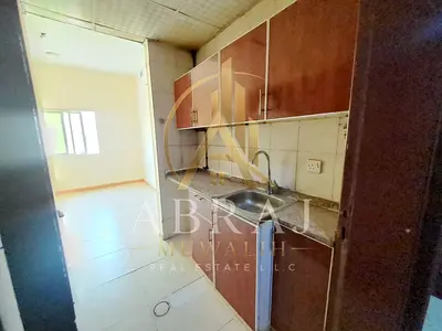 Seprate kitchen studio just in 17k ready to move only for family