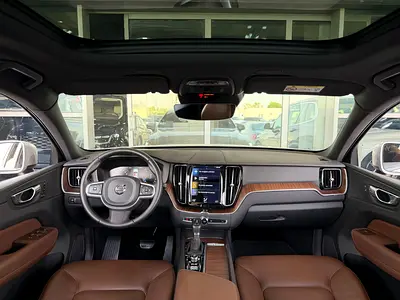 2021 Volvo XC60 — фото 9
