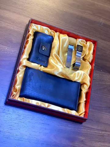 Wallets +Citizen men’s watch
