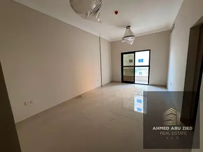 جاهز للسكن - جديد كلياً - أول سكن - غرفة نوم واحدة + صالة - شرفة واسعة - مساحة رحبة - خزائن ملابس - تكييف مركزي - قريب من دبي ومطار الشارقة الدولي