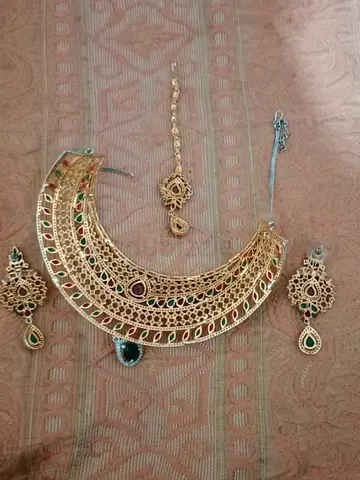 For sale nice necklace artificial colour 100% guarantee lifetime colour is not gun very good quality
