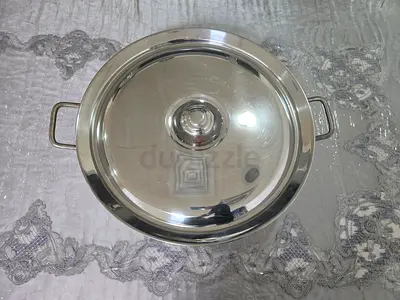 Stainless steel cooking pot with lid - good condition