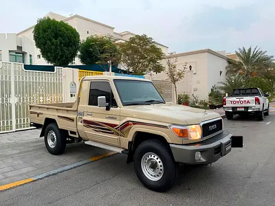 كلوزر شاص 2021 فل ونش دفلوك بحالة الوكالة 2021 Toyota Land Cruiser 70 Series LC 79 LX Pick-up GCC