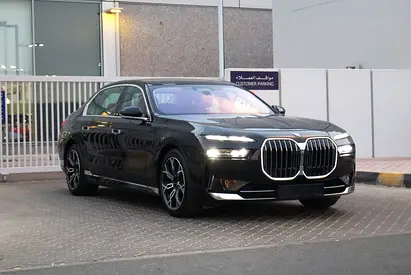 BMW 7-Series 735i 2025 GCC Specs - Original Paint - Under Warranty-2