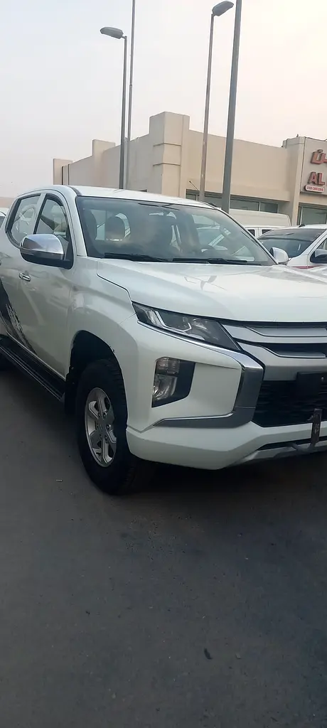 ميتسوبيشي إل 200 2023