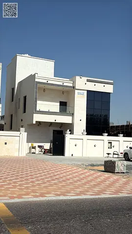 Villa for sale in Al Helio 2 consisting of 6 master rooms, a hall, a sitting room, and a maid’s room close to all services. Land area 3100. Building area 3600. There is a setback of more than 6 meters