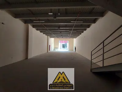 مستودع تجاري _ موقع مميز ومناسب لمختلف الأعمال والأنشطة التجارية _ مع تصميم عملي يوفر مساحة مناسبة للتشغيل أو العرض أو التخزين