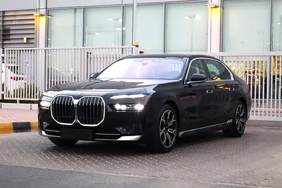 BMW 7-Series 735i 2025 GCC Specs - Original Paint - Under Warranty