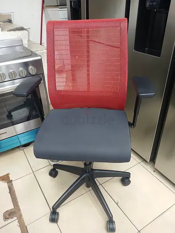 Selling For steel case Office chair ergonomic excellent condition