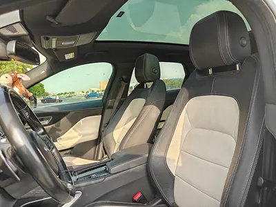 صورة 5 لـ 2017 Jaguar F-PACE