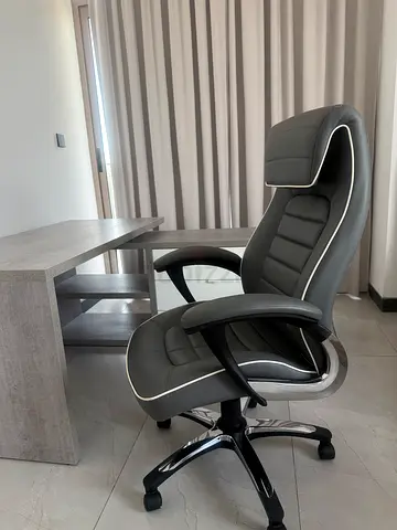 Corner desk