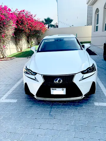 صورة 1 لـ 2017 Lexus IS-SERIES