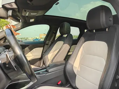 صورة 7 لـ 2017 Jaguar F-PACE