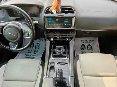 صورة 17 لـ 2017 Jaguar F-PACE