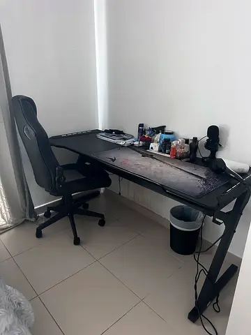 Generic Large Black Gaming Desk with Ergonomic Chair - Good Condition