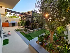 HOT DEAL | UPGRADED 3-BEDROOMS CORNER TOWNHOUSE | SINLGE ROW | MODERN DESIGN STYLISH LAYOUT | ELITE