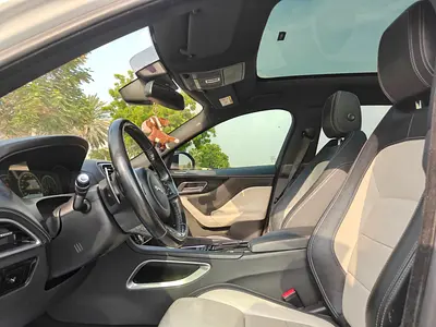 صورة 6 لـ 2017 Jaguar F-PACE