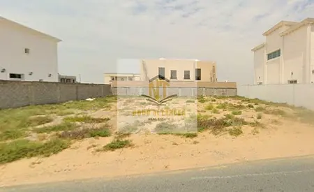 ارض مميزة قريبة من الحديقة والمسجد جاهزة للبناء في الحوشي تملك حر للعرب تصريح سكني فلل ارضي واول وروف مساحة الارض 3161قدم مربع لاتفوت الفرصة