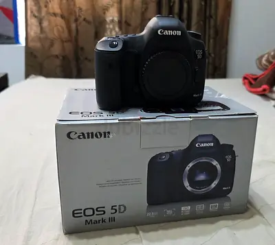Canon EOS 5D Mark III body only – well kept, with silicone protection cover and all accessories.