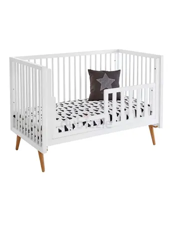 Baby crib / toddler cot
