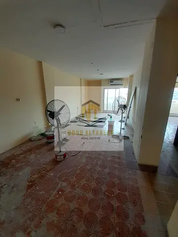 شقة للإيجار في المجاز 2 الشارقة غرفتان وصالة 2 حمام 3 بلكونات مطبخ منفصل خزائن حائط تكييف سبليت غاز مركزي بسعر 48 ألف درهم والدفع 4 أو 6 دفعات........