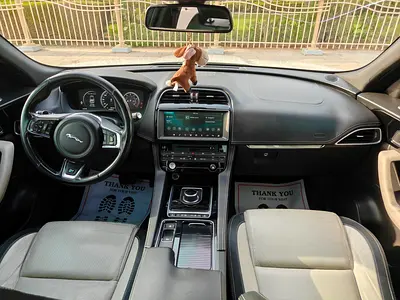 صورة 15 لـ 2017 Jaguar F-PACE