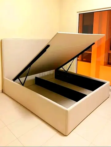Brand new King size Hydrolic storage bed Available