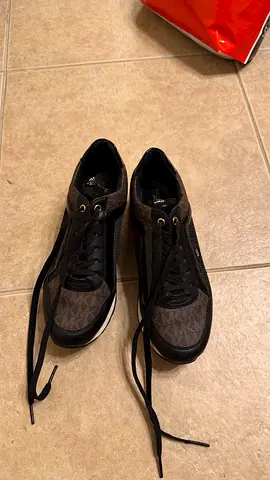 Michael KorsWomen Logo Casual Sneakers, Size 35, Good Used Condition