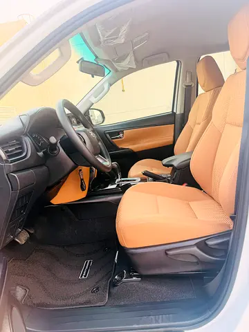 2026 Toyota FORTUNER 照片 13