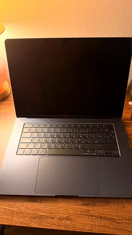 15-inch MacBook Air (midnight 15 inch 16Ram,512G) - Mint Condition, 1 day used, new bought 8August