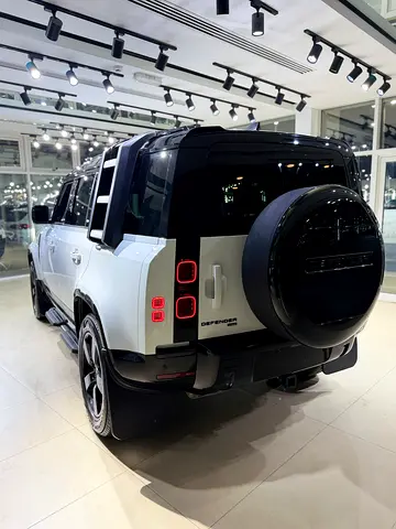 2023 LAND Rover DEFENDER — фото 4