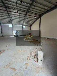 Electricity 50/Prime location on a main street, wide setback in front of the warehouse