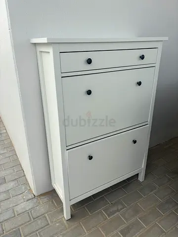 Shoe cabinet