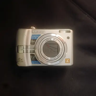 Panasonic Lumix 7.2MP Compact Camera with 6x Optical Zoom (Silver) - Good Condition