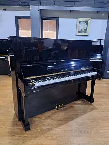 Yamaha Upright Piano - Good Condition, Polished Black